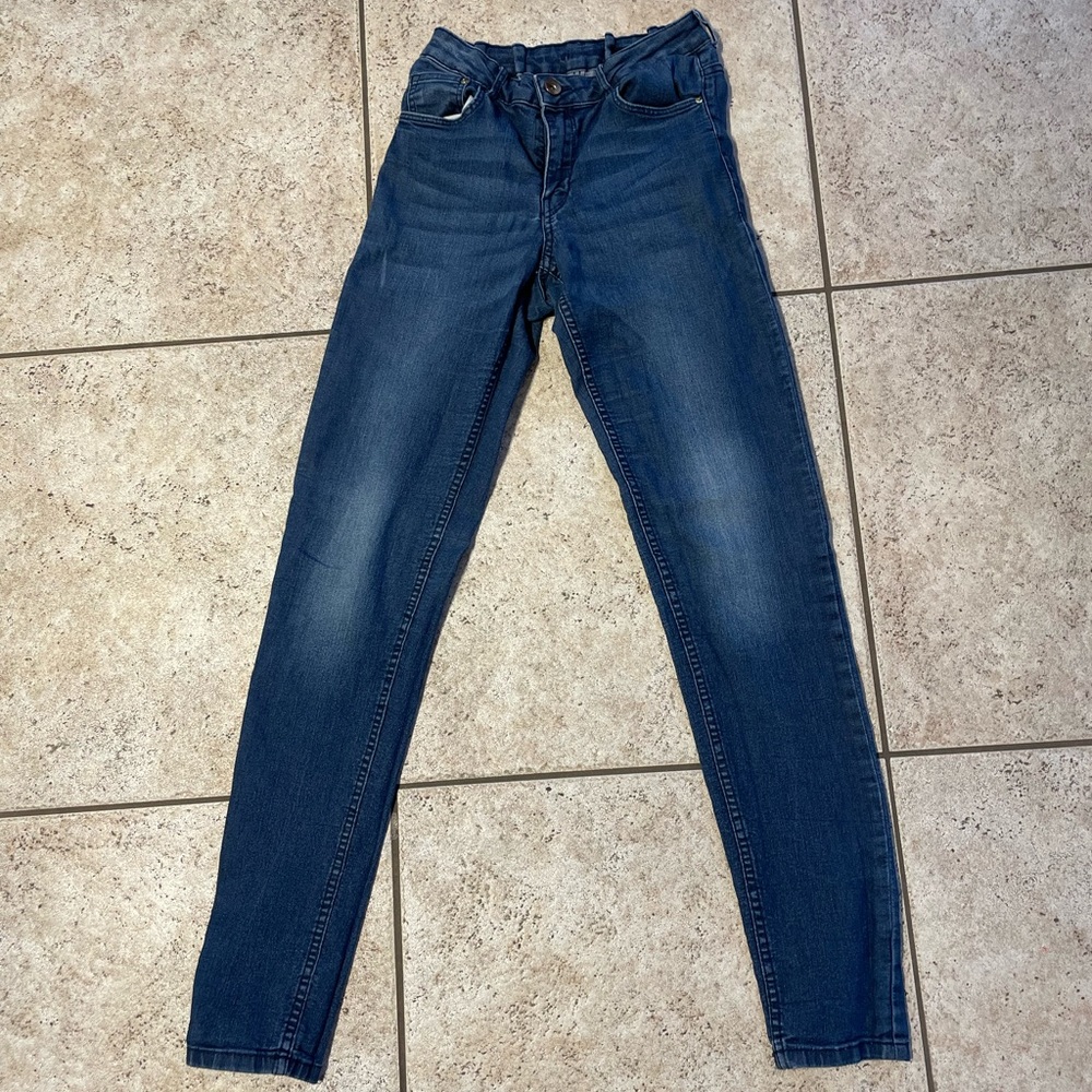It is low waisted